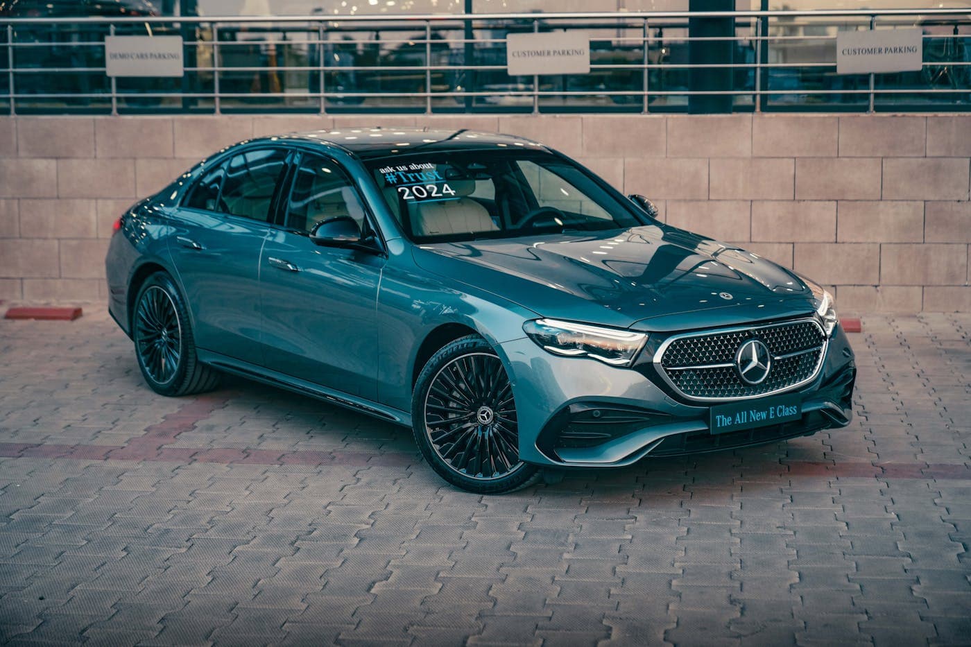 Mercedes-Benz S-Class: view 3